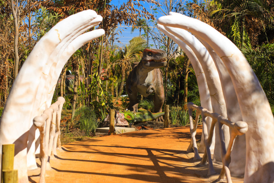 Vale dos Dinossauros é uma das atrações de Olímpia