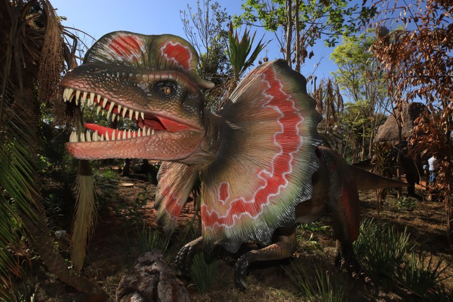 Parque contará com 38 dinossauros animatronics vindos dos EUA e da China