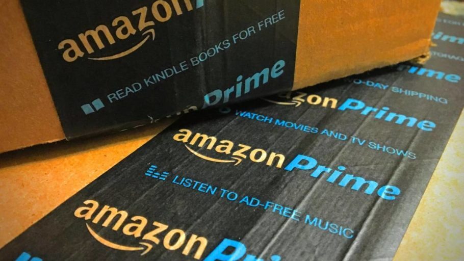 Segundo a Amazon, os produtos com desconto e frete grátis são identificados com um selo do Prime