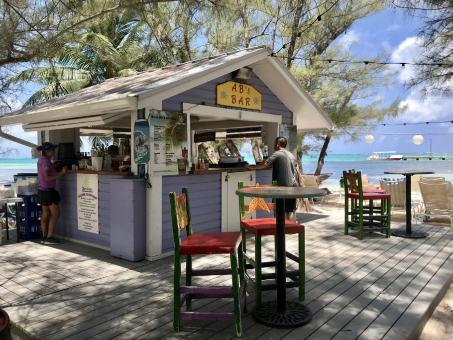 Rum Point, bar na beira do Caribe de onde saem os barcos a Stingray City