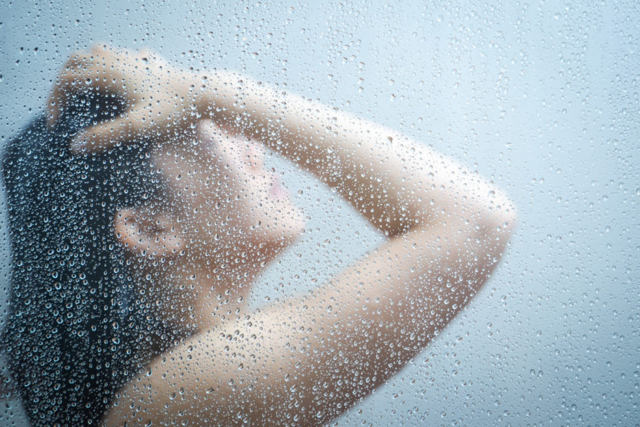 Banho gelado após o treino deve ser evitado por quem busca aumentar os músculo