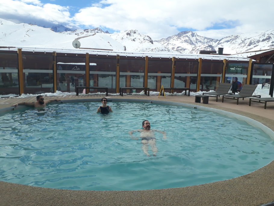 Depois de um dia esquiado, na melhor que relaxar na piscina aquecida do Valle de Nevado