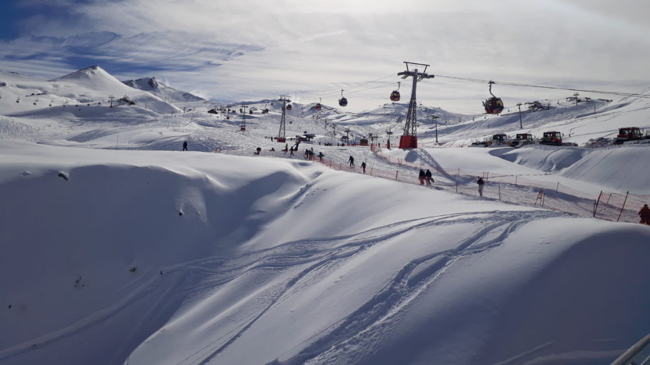 Valle Nevado tem mais de 40 pistas de esqui e snowboard para diferentes níveis