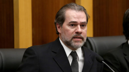 Presidente do STF, Dias Toffoli, foi internado