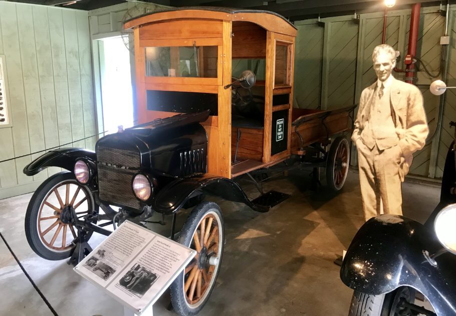Ford Model TT Truck, de 1917, feito em madeira, chegava ao comprador em caixa para montar