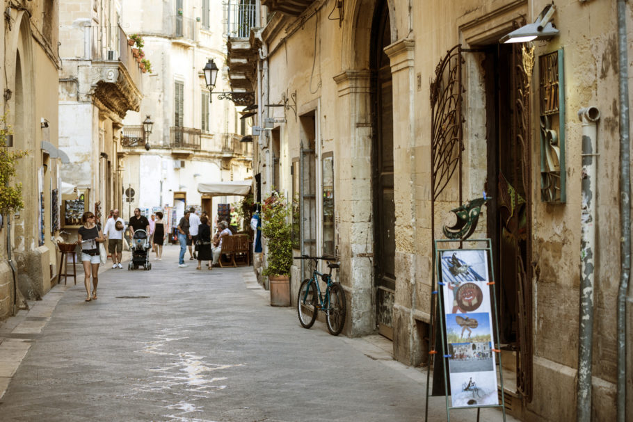 Rua do Centro Histórico da cidade de Lecce, no sul da Itália