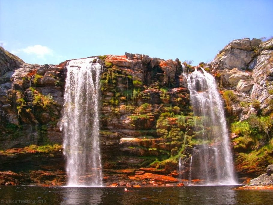 Formada pelo rio De Pedras, a cachoeira do Bicame é uma das  mais belas da região da Lapinha da Serra