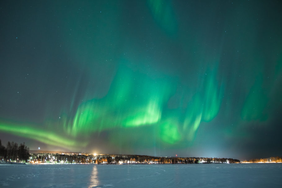 A aurora boreal ocorre com maior probabilidade e intensidade entre os meses de novembro e março
