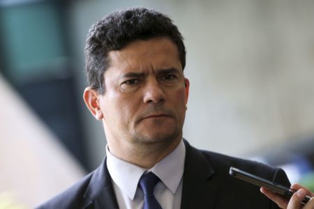 Moro bajula família Bolsonaro e critica revista Época: ‘Faltou ética’