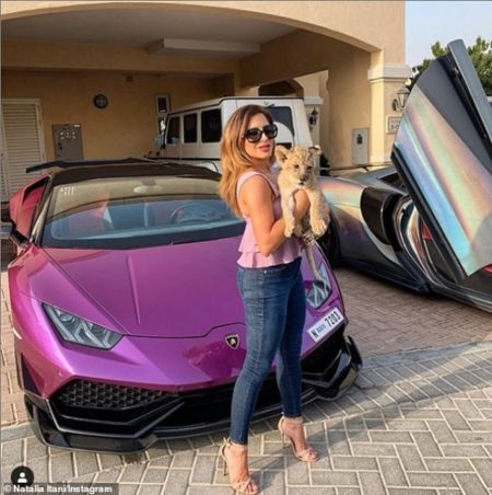 Natalia Itani, de Dubai, causou revolta ao postar a foto com o animal