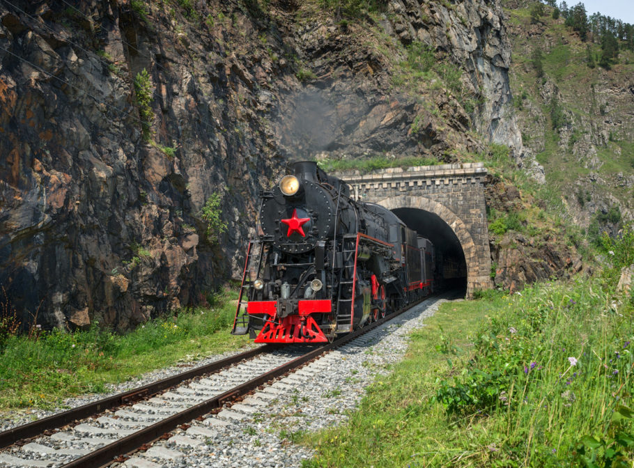 O trem a vapor que faz o rota Circum-Baikal, na Rússia