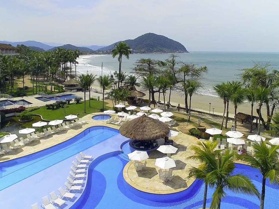 Vista da piscina do hotel ofitel Jequitimar Guarujá