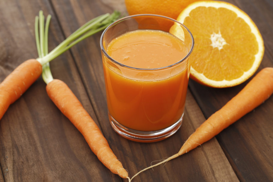 Suco de cenoura detox ajuda a reduzir gordura do fígado e o colesterol