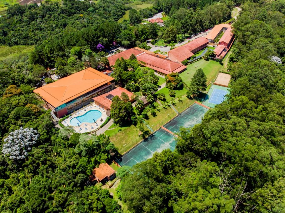 Vista aérea do Hotel Terras Altas, em Itapecerica da Serra, na Grande SP