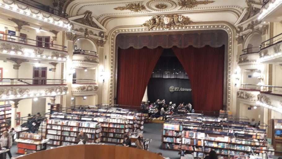 A livraria El Ateneo Grand Splendid, ícone de Buenos Aires, ocupa espaço onde antes funcionava um teatro