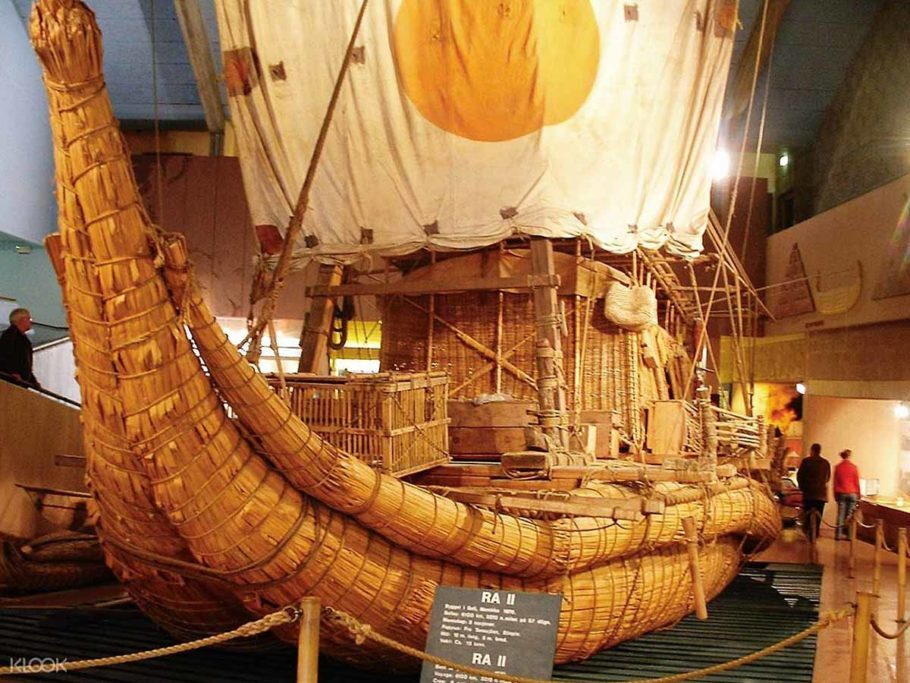 Ra II, embarcação de papiro na qual Heyerdahl partiu de Marrocos até a ilha de Barbados