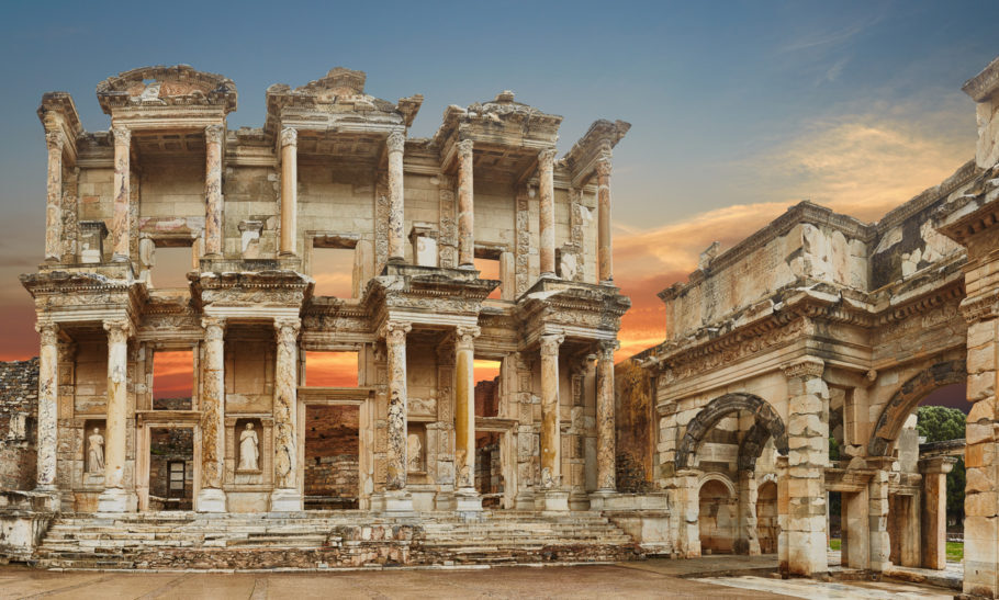 Ruínas da biblioteca de Celus, na cidade de Éfeso, na Turquia