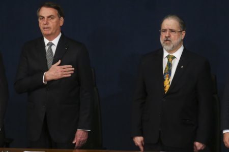 Jair Bolsonaro participa da cerimônia de posse de Augusto Aras