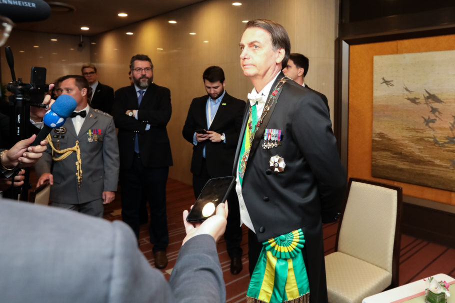 Bolsonaro conversa com jornalistas em Tóquio, primeira etapa da viagem pela Ásia e Oriente Médio