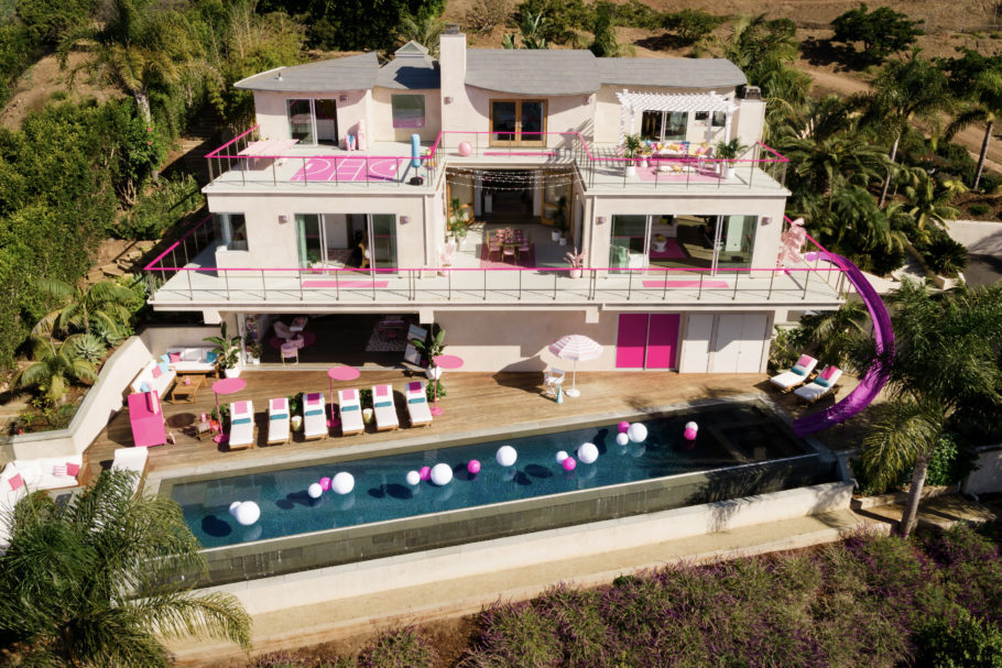 Vista panorâmica da Casa dos Sonhos da boneca Barbie ficam em Malibu