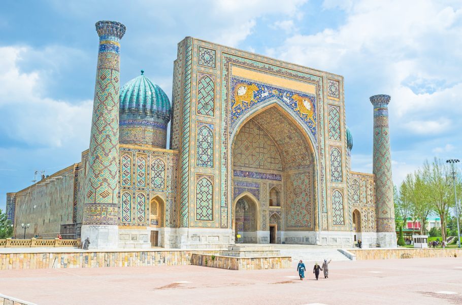 Praça Registan, em Samarkand; cidade do Uzbequistão foi um dos centros mais movimentados da Rota da Seda