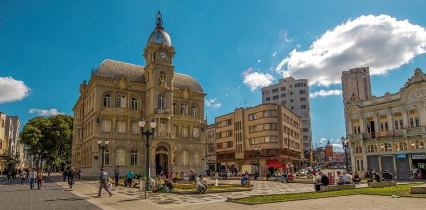 As belezas de um passeio a pé pelo centro histórico de Curitiba