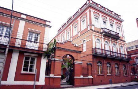 Neste complexo cultural estão reunidas importantes unidades da Fundação Cultural de Curitiba, relacionadas às artes gráficas: o Museu da Fotografia, o Museu da Gravura e a Gibiteca