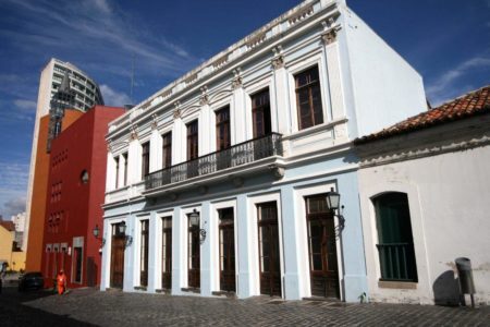 A Casa da Memória é um Centro de Documentação e Pesquisa que tem como atribuições a pesquisa, preservação e conservação do acervo documental referente à história de Curitiba e do Paraná
