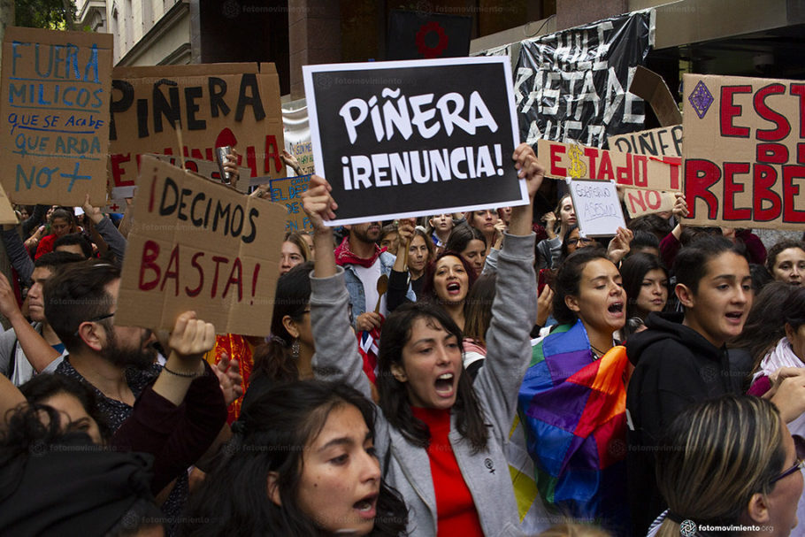 Em Barcelona, manifestantes mostram solidariedade ao povo chileno