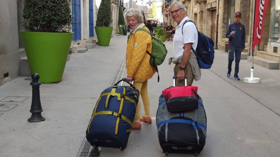 O casal norte-americano Debbie e Michael Campbell em Pézenas, na França