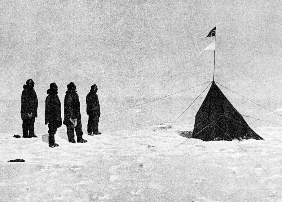 Foto histórica, de Olav Bjaaland, da chegada de Amundsen ao Polo Sul