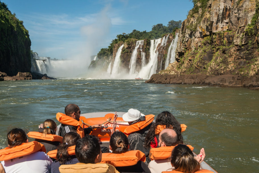 Ver as Cataratas do Iguaçu de pertinho é passeio imperdivel