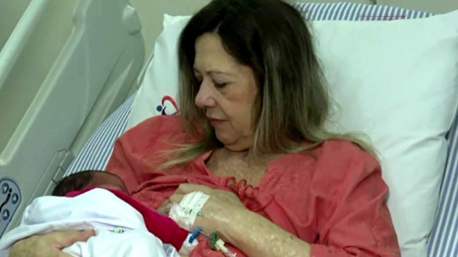 A técnica em enfermagem Ana Maria teve o primeiro filho aos 61 anos