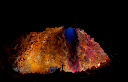 A câmara de magma do vulcão Thrihnukagigur é um a das atrações em seu interior