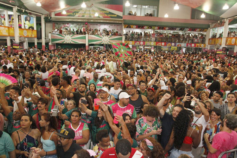 Integrantes da Mangueira escolhem o samba-enredo do Carnaval 2020; enredo fará críticas a Bolsonaro