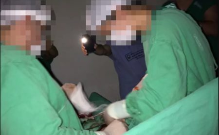 Médicos usam celulares para fazer cirurgia durante Evangelina Rosa