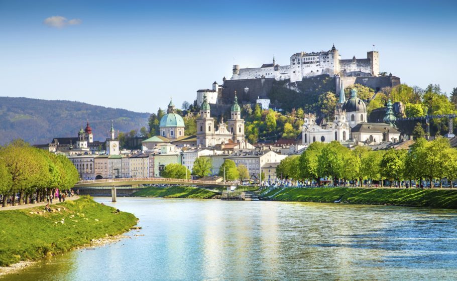 A imponente Fortaleza Hohensalzburg, um dos cartões-postais de Salzburgo, na Áustria