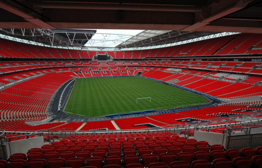 Cidades onde não passar pelo estádio é quase uma ofensa