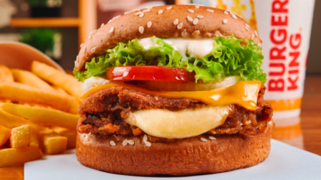 Burger King é processado por carne em hambúrguer vegano