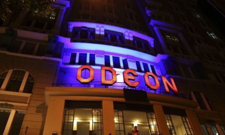 Em sua inauguração, em 1926, o filme exibido no Odeon foi “Amor de Príncipe” e na reinauguração, em 2015, “O vendedor de Passados”
