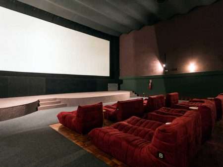 Em Pinheiros, o cinema de rua Cinesala oferece desconto de mais de 60% no ingresso