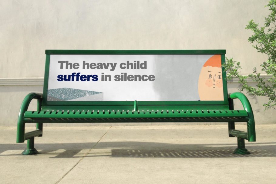 Cartaz informa que crianças obesas sofrem em silêncio