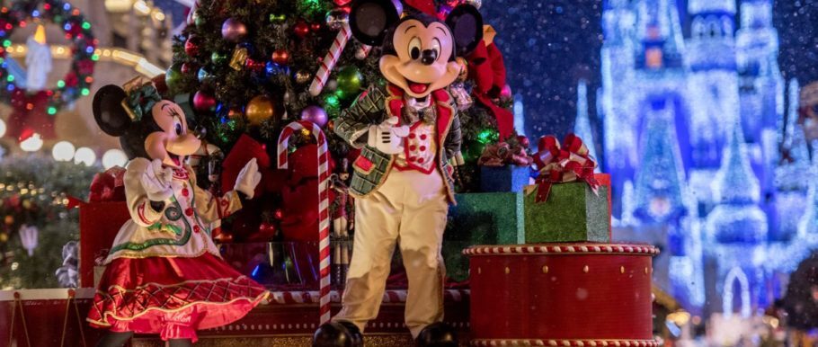 O Magic Kingdom, em Orlando (Flórida), estreia o tradicional espetáculo natalino da Disney