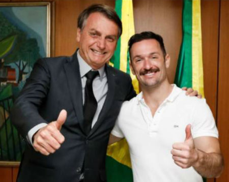 Diego Hypólito posa com Bolsonaro, gera revolta na web e se explica