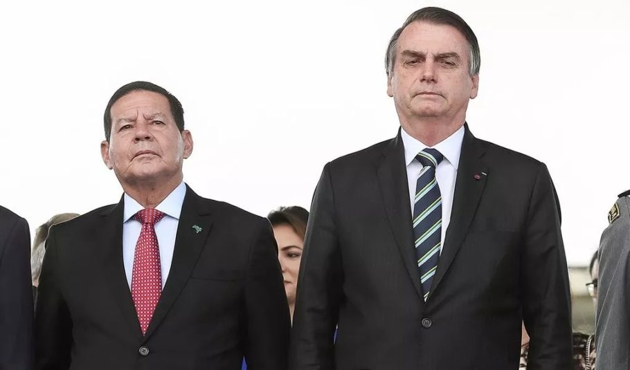 Bolsonaro externou arrependimento sobre o vice em frente aos deputados que estavam na reunião no Planalto
