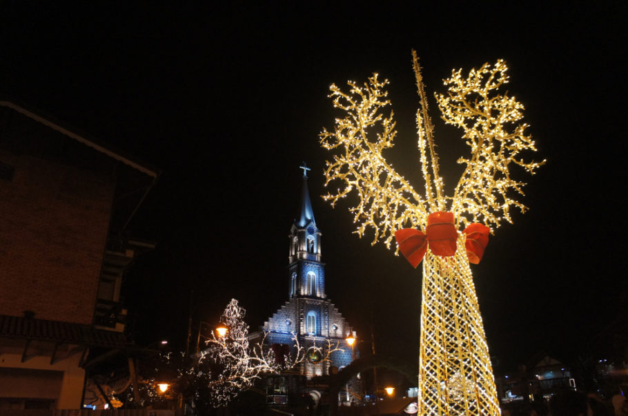 Gramado é conhecida pelo Natal Luz, festividade que dura 3 meses