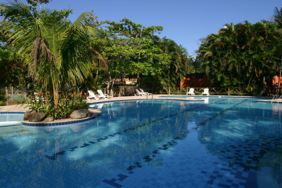 Área da piscina do Itamambuca Eco Resort
