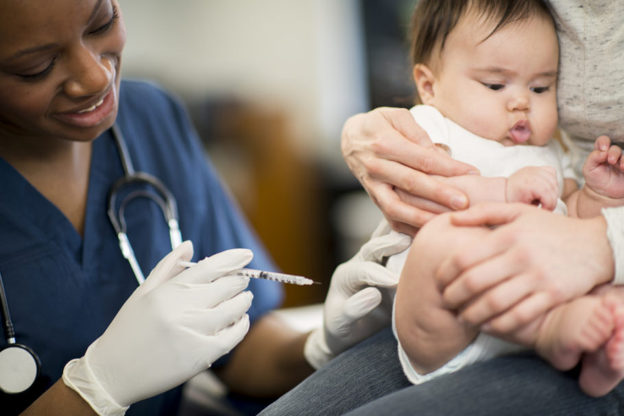 Vacina para prevenir a pneumonia está disponível nos postos de saúde