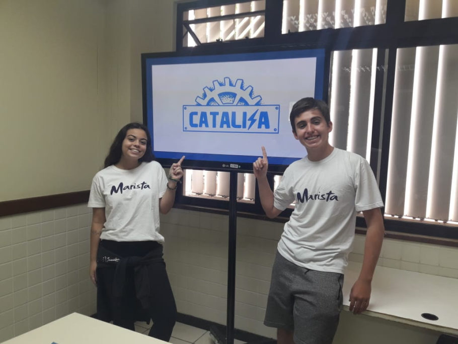 Os alunos Bruna Grazziotin e João Vitor Pires Garbulh, 15 anos, criadores do Catalisa