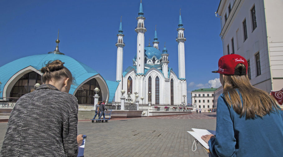 Em Kazan, o tour incluiu uma vistam ao Kremlin da cidade e um show folclórico tártaro